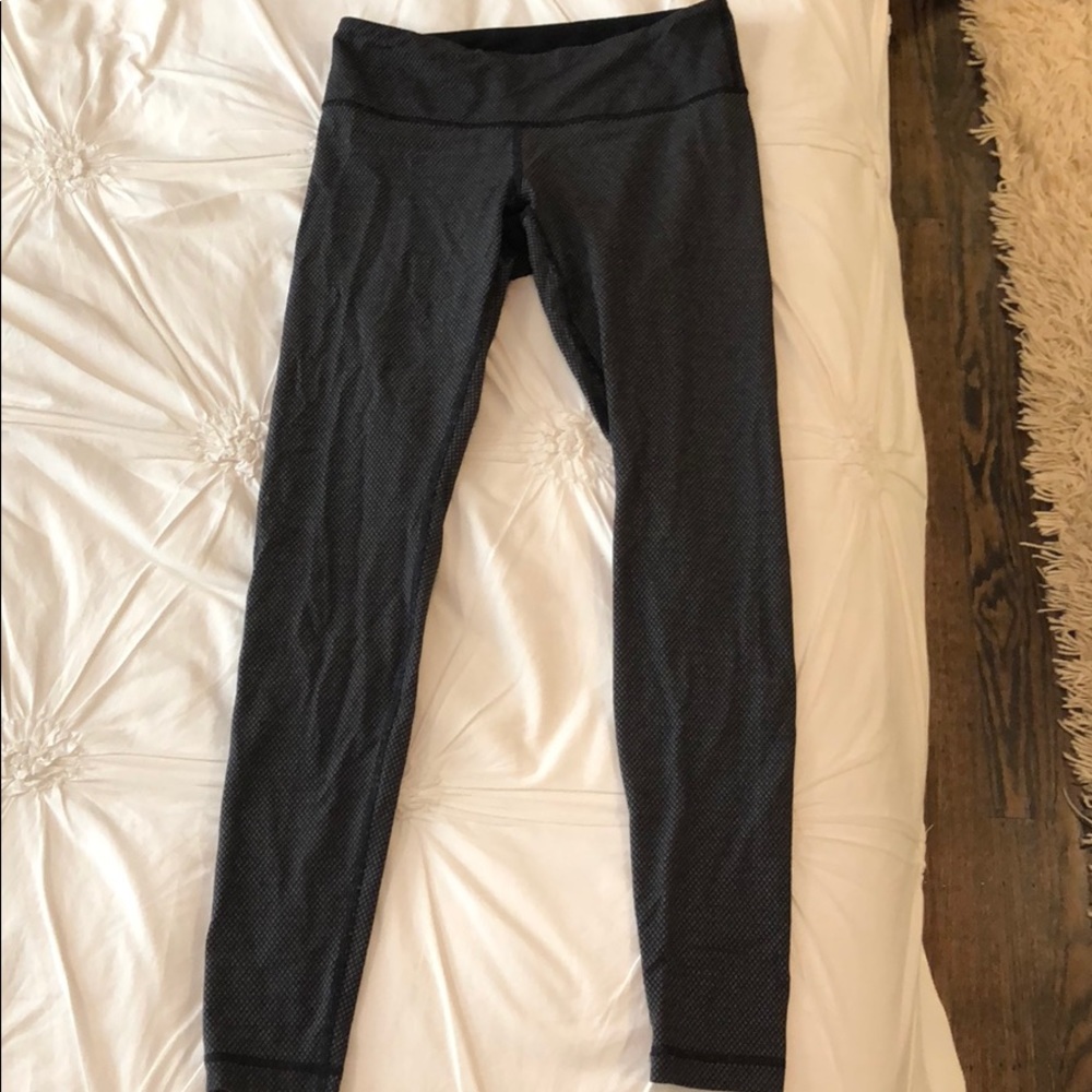 Lululemon Size 8 Black & White Patterned Leggings